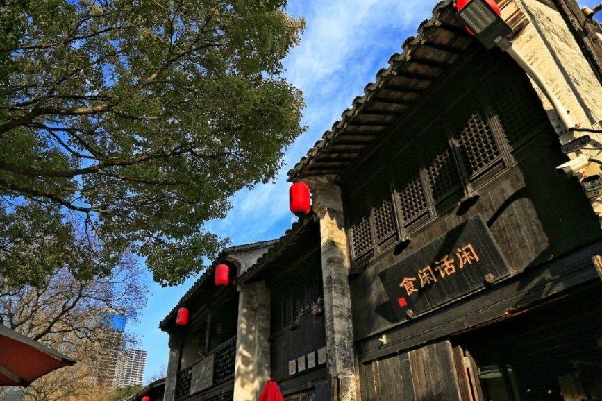 肖战《梦中的那片海》再次央八上星播出，引来观众热烈关注